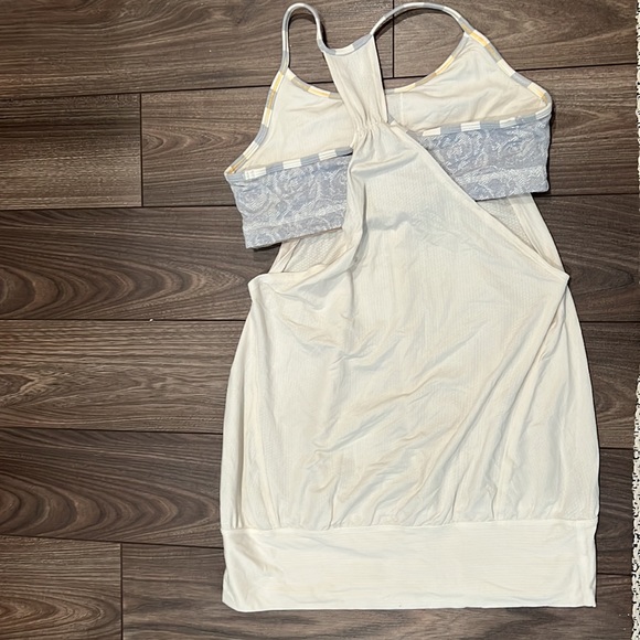 Lululemon tank with built in bra - Picture 2 of 4